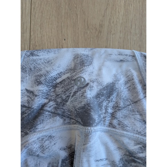 Lululemon‎ Train Times 7/8 Pant 25" Size 4 Breeze By White Cast/Light Cast Print - Picture 2 of 16